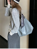 Grey Knitted Cardigans For Many Seasons Wear A Niche Design Feeling With A Loose-Fitting Round-Neck Long-Sleeved Sweater
