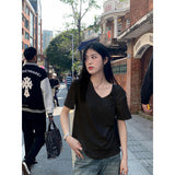 Summer U-Necked Short-Sleeved White Hottie Top Woman 2025 New Design Sense Niche T-Shirt French Pure Desire To Play The Bottom Shirt