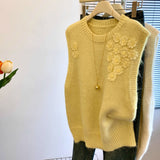 Special Counter Withdraws The Big-Name Shearing Women's Three-Dimensional Flowers Round Knitted Vest In Autumn High-End Feeling Wear Vest