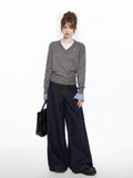 Grey V-Necked Two Long-Sleeved Knitted Sweaters For Women's Autumn And Winter Wears A Short Skirt To Repair Their Bodys