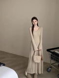 2025 Vintage Temperament V-Necked Horn Sleeve Dress Women's Autumn And Winter Body To Collect Waist Thin Feeling Long Skirt