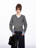 Grey V-Necked Two Long-Sleeved Knitted Sweaters For Women's Autumn And Winter Wears A Short Skirt To Repair Their Bodys