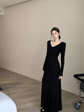 2025 Vintage Temperament V-Necked Horn Sleeve Dress Women's Autumn And Winter Body To Collect Waist Thin Feeling Long Skirt